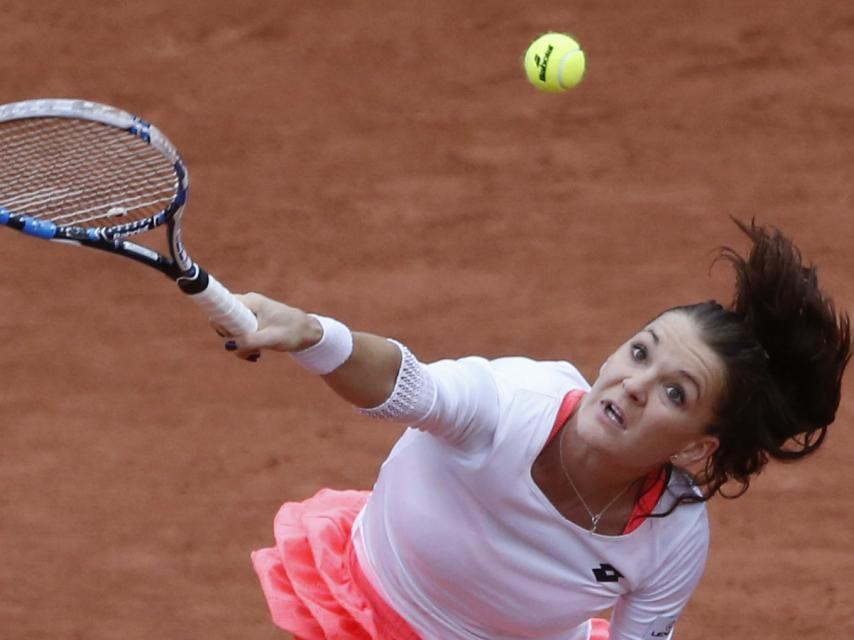 Agnieszka Radwanska sirve en su partido de este martes.