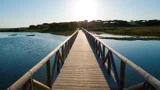 Un policía nacional de Estepona junto a dos médicas salvan la vida de un hombre en un hotel de Huelva