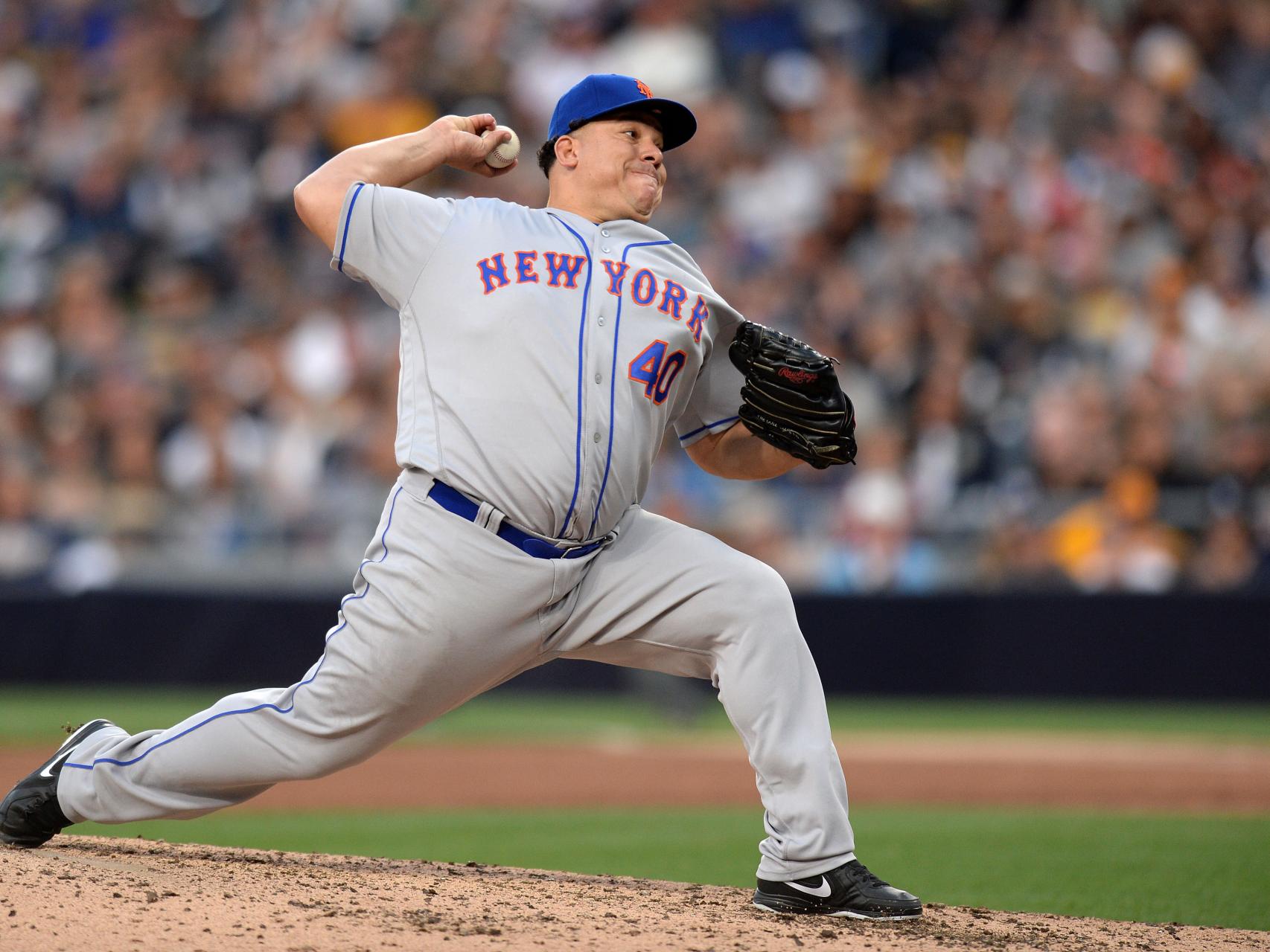 Bartolo Colón lanza la bola.