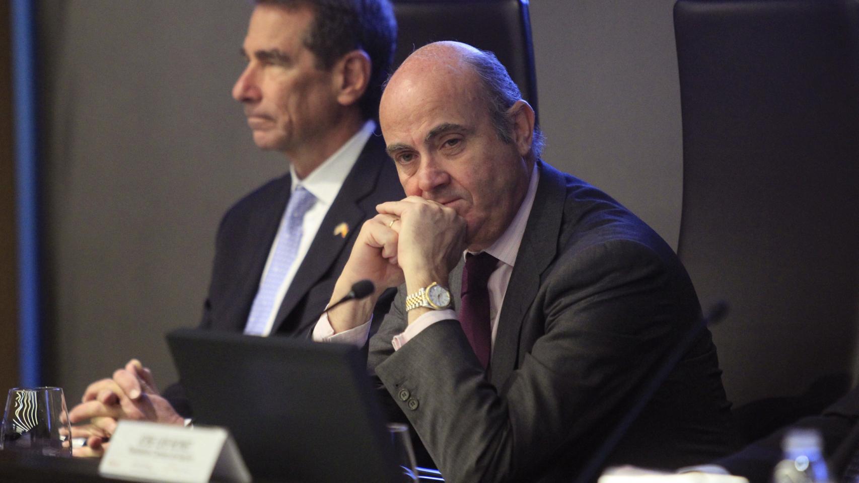 Guindos, junto al exembajador estadounidense Solomont.