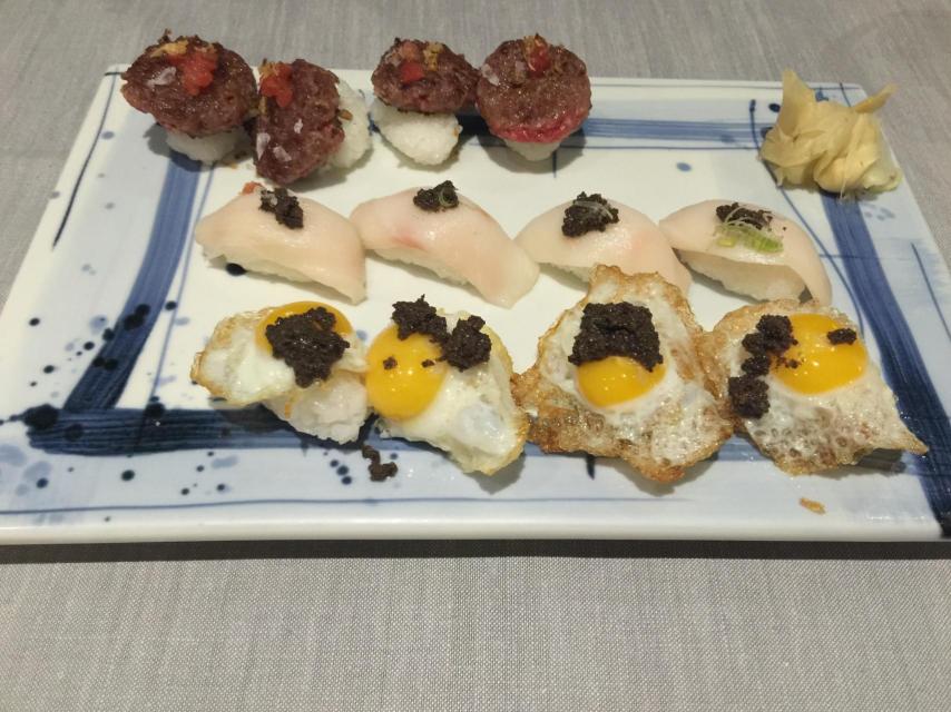 Los nigiris de huevo, pez mantequilla y hamburguesa