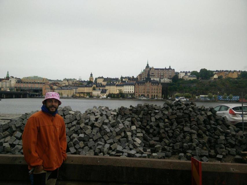 La familia busca a Hugo por sus propios medios.