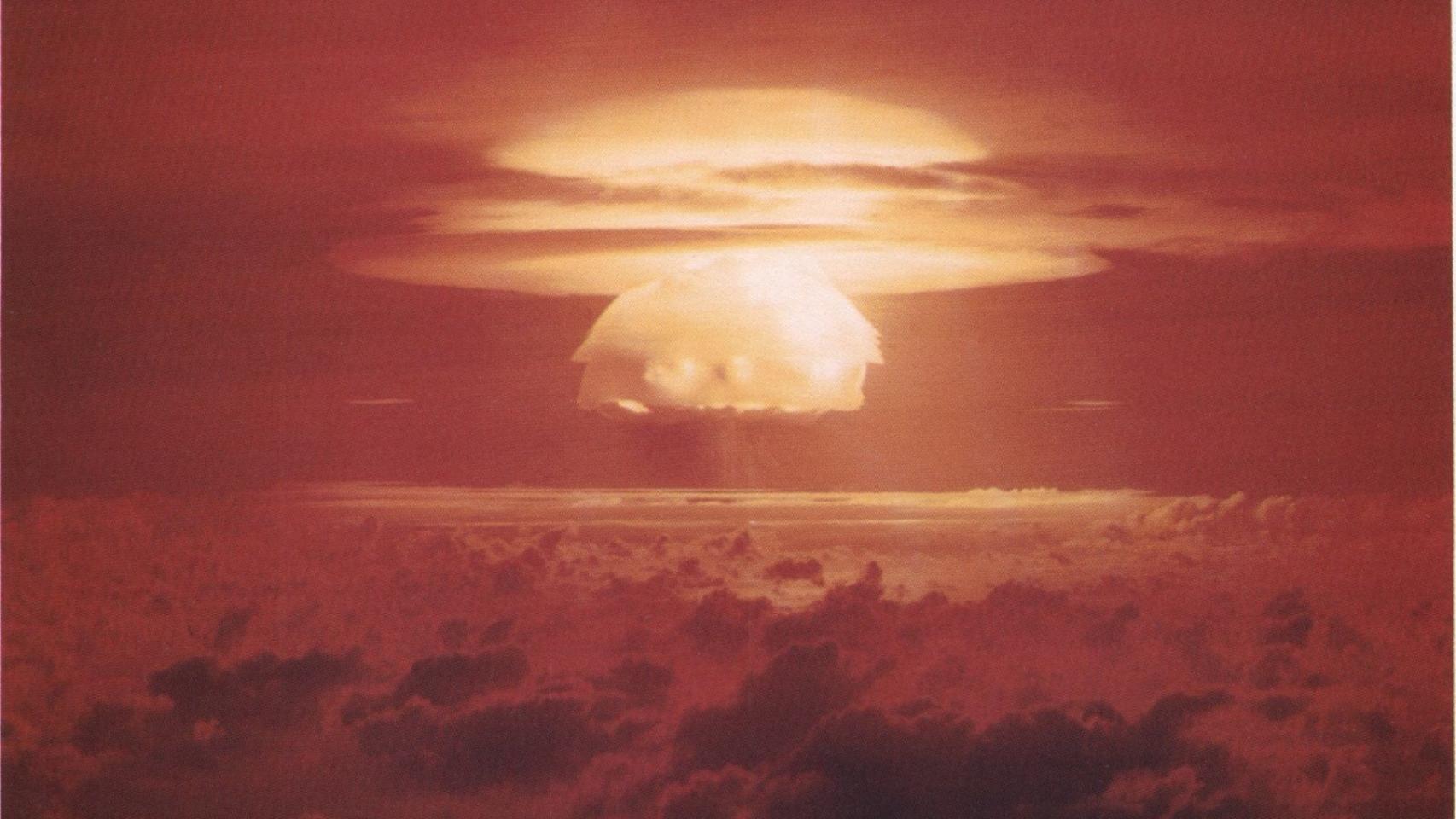 Prueba termonuclear Bravo estadounidense en el Atolón Bikini.