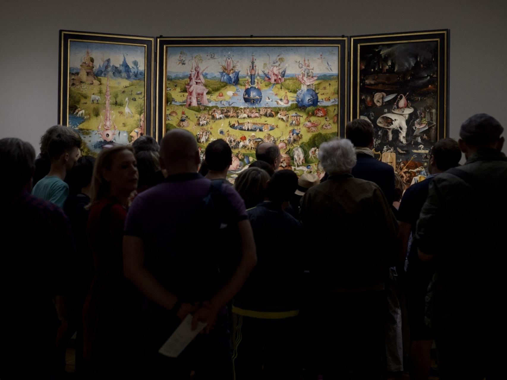 El grupo delante de El jardín de las delicias.