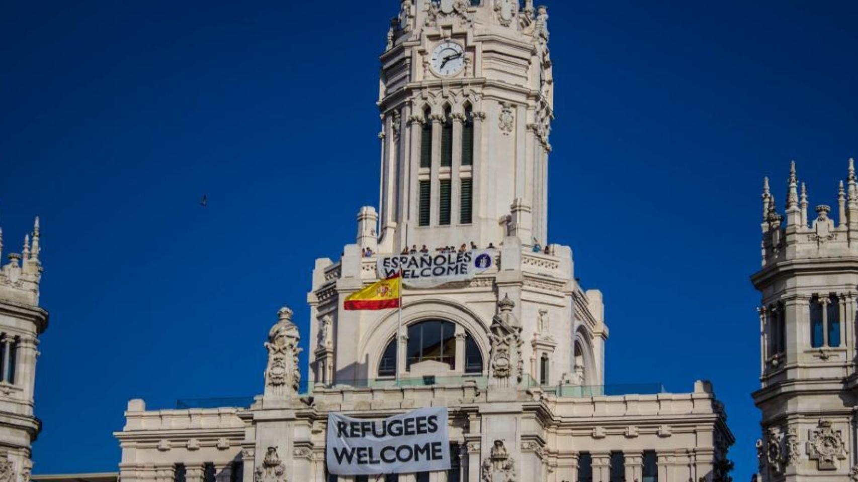 Imagen del Ayuntamiento con la nueva pancarta