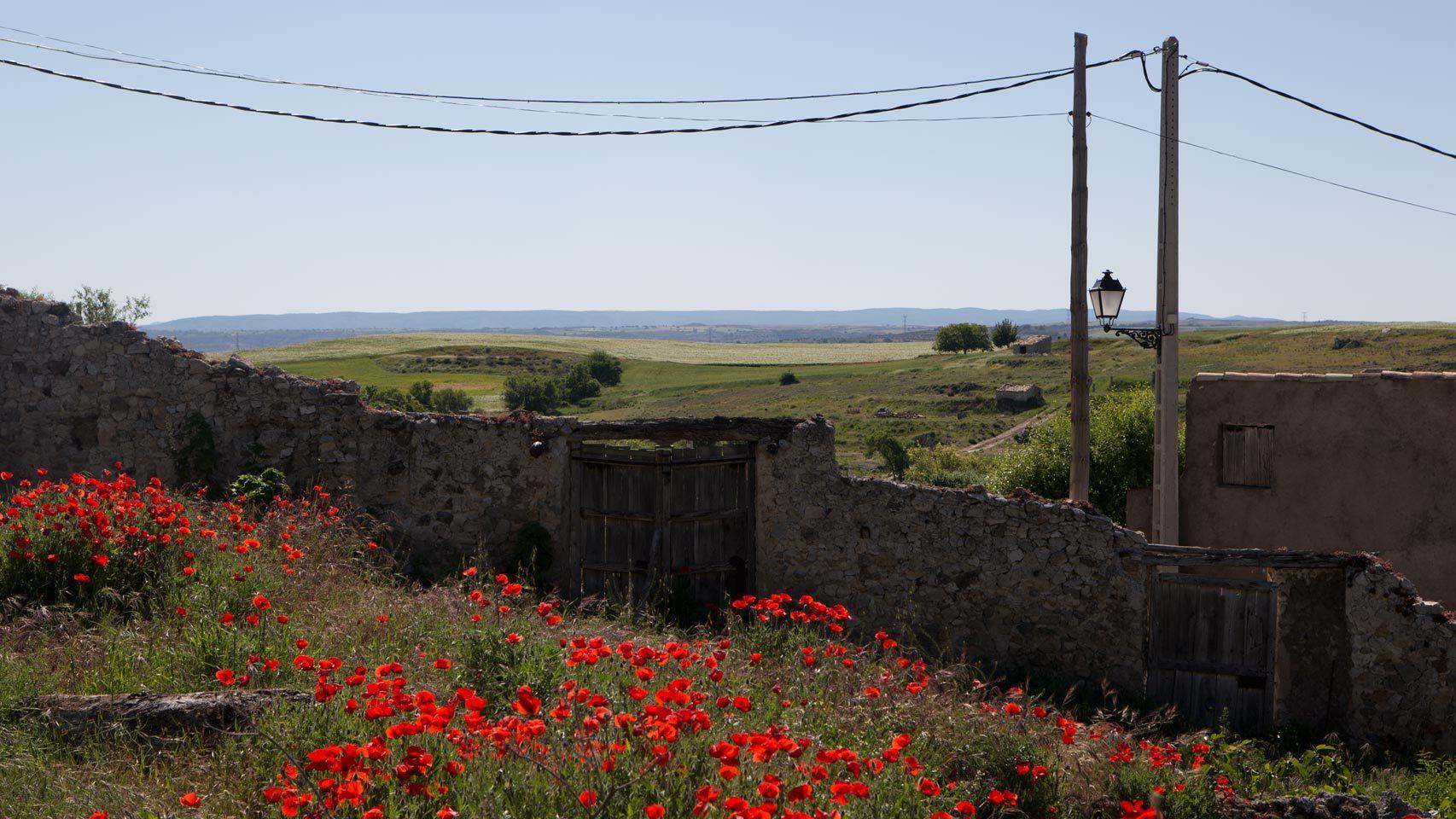 Olmeda de la Cuesta, la vida en Laponia del Sur./ Moeh Atitar