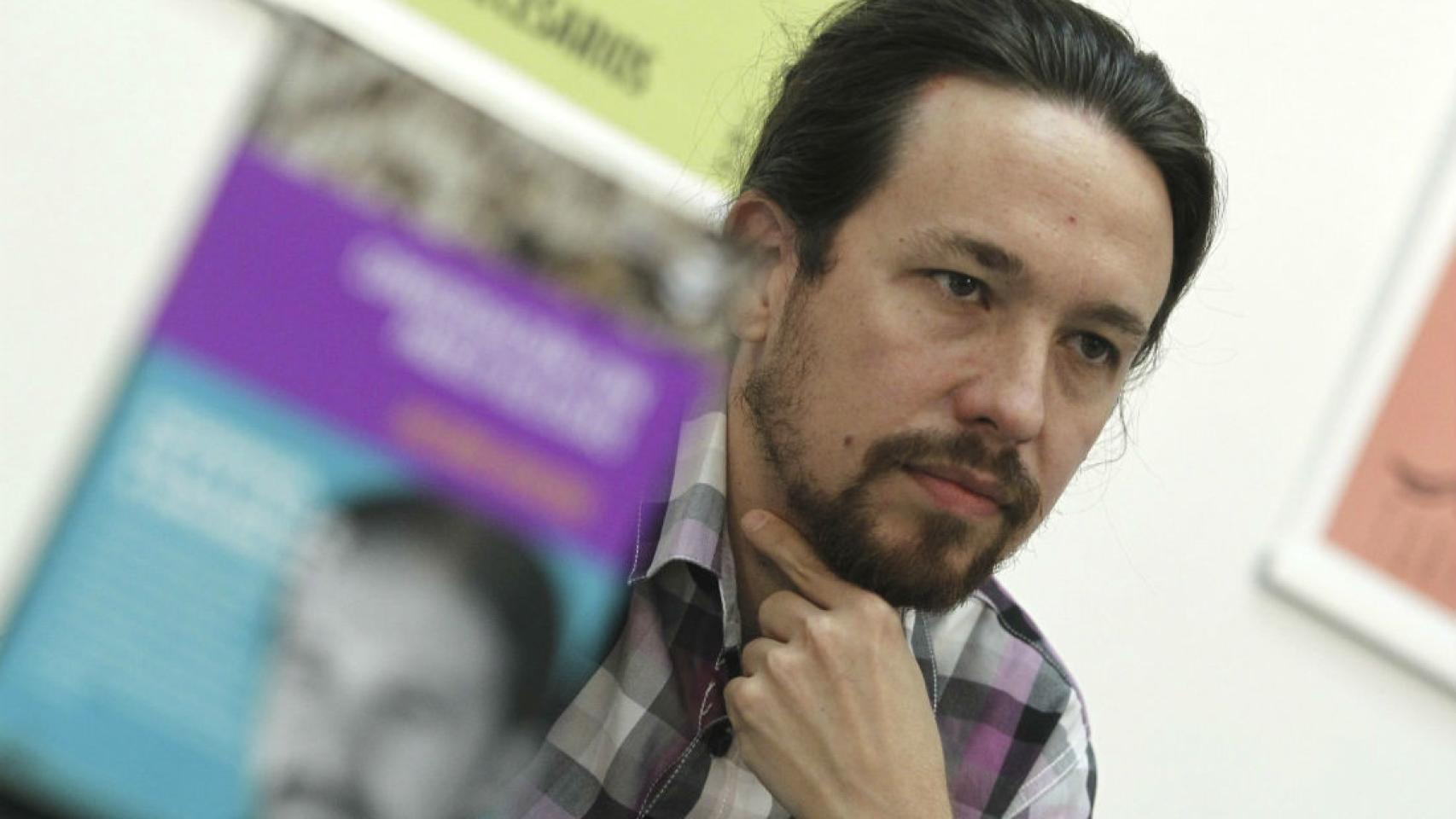 Iglesias comenzó luciendo una melena descuidada.