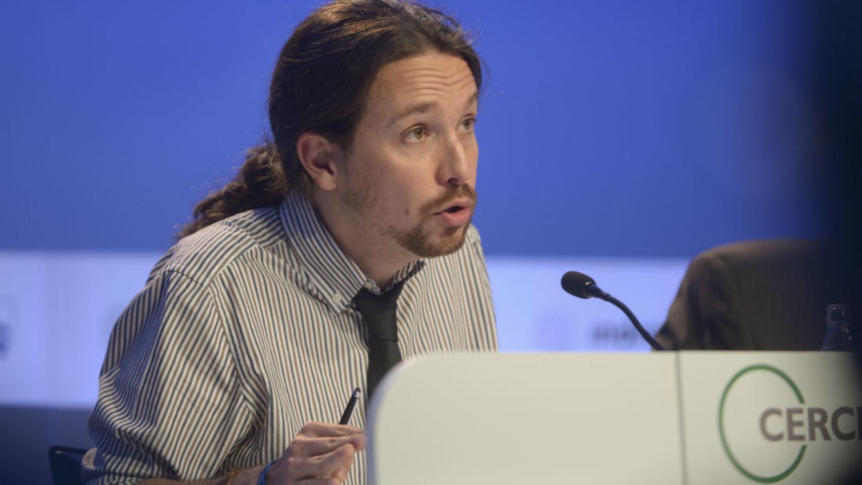 Pablo lava mejor ahora su pelo y por eso sele ve más brillo