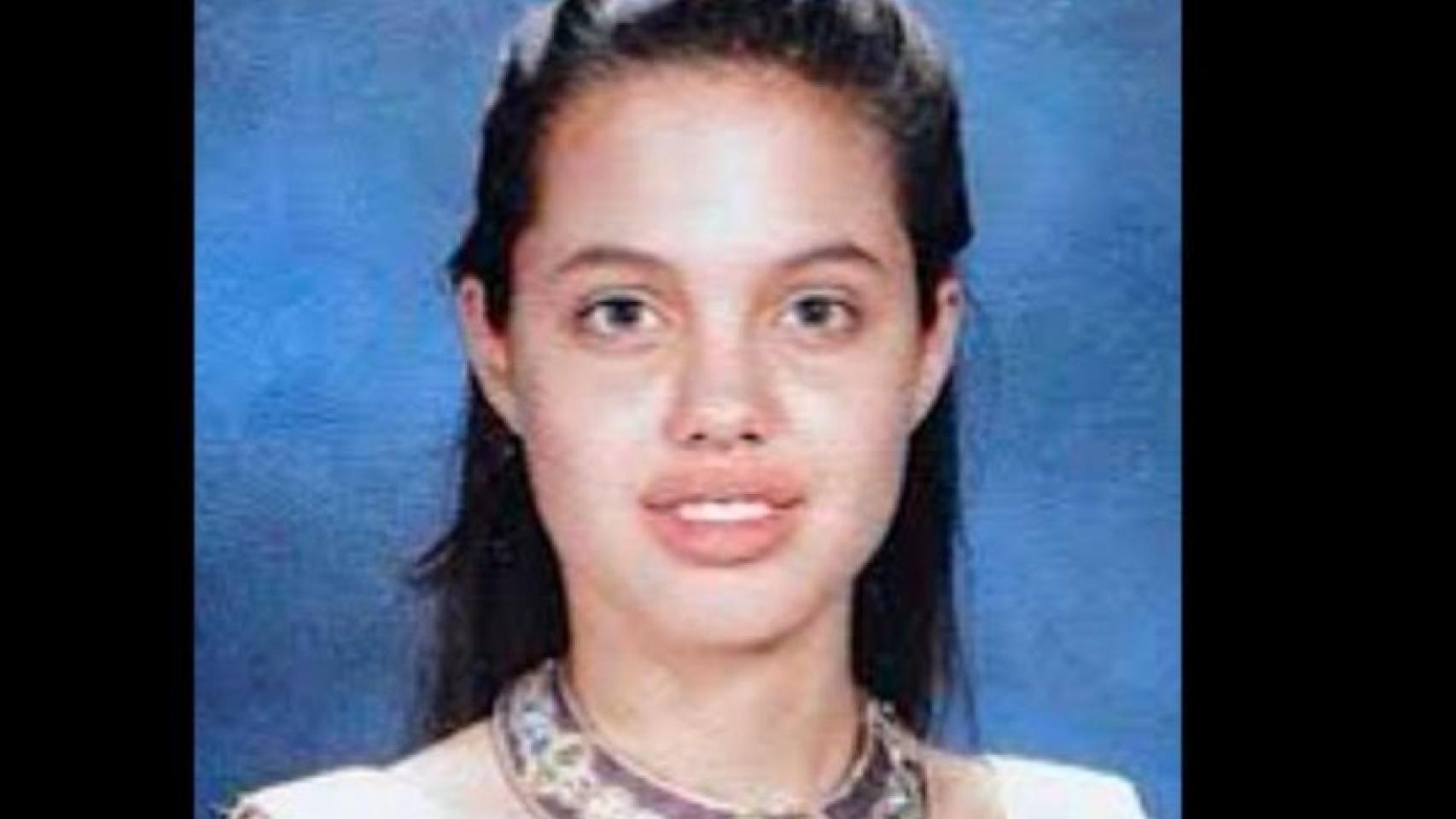 Angelina Jolie cuando era una preadolescente.