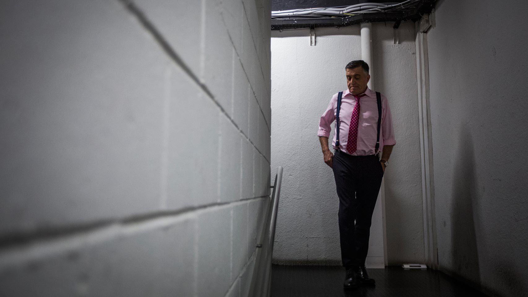 El Gran Wyoming en los pasillos del estudio.