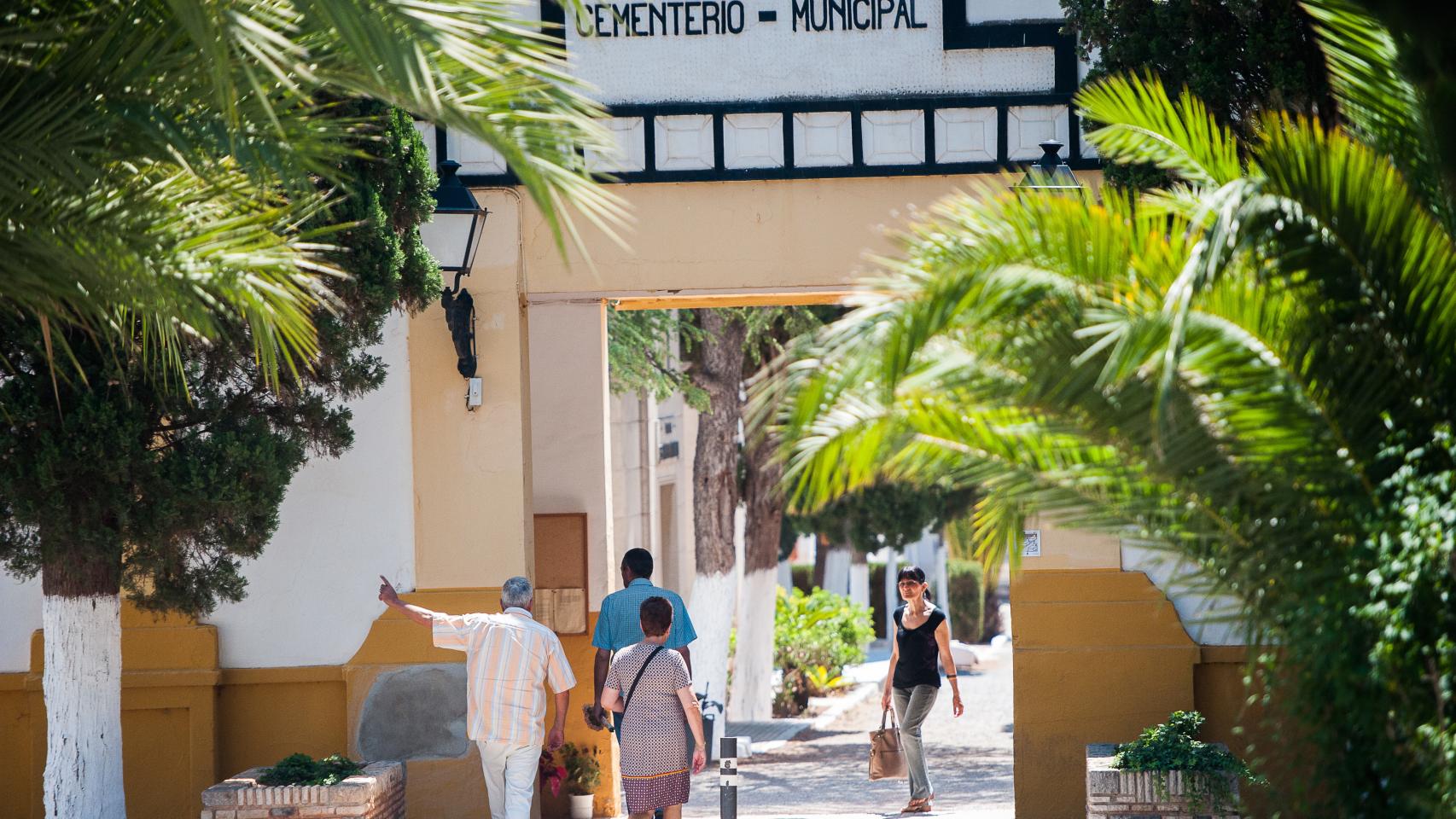 Entrada del cementerio de La Vall d’Uixó, en Castellón.