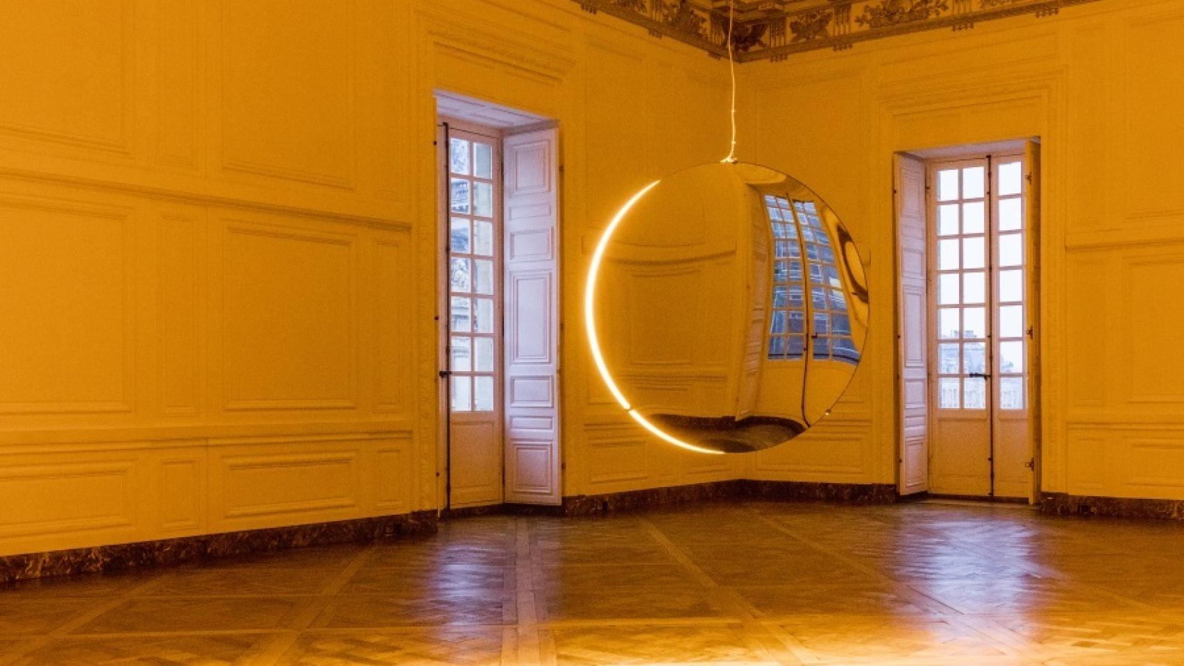 Una de las instalaciones solares que ha montado Eliasson en referencia a Luis XIV.