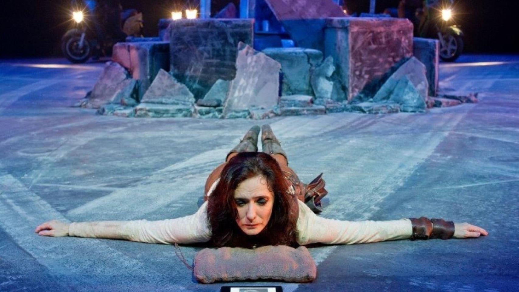 Una escena del montaje Pingüinas, con Ana Torrent.