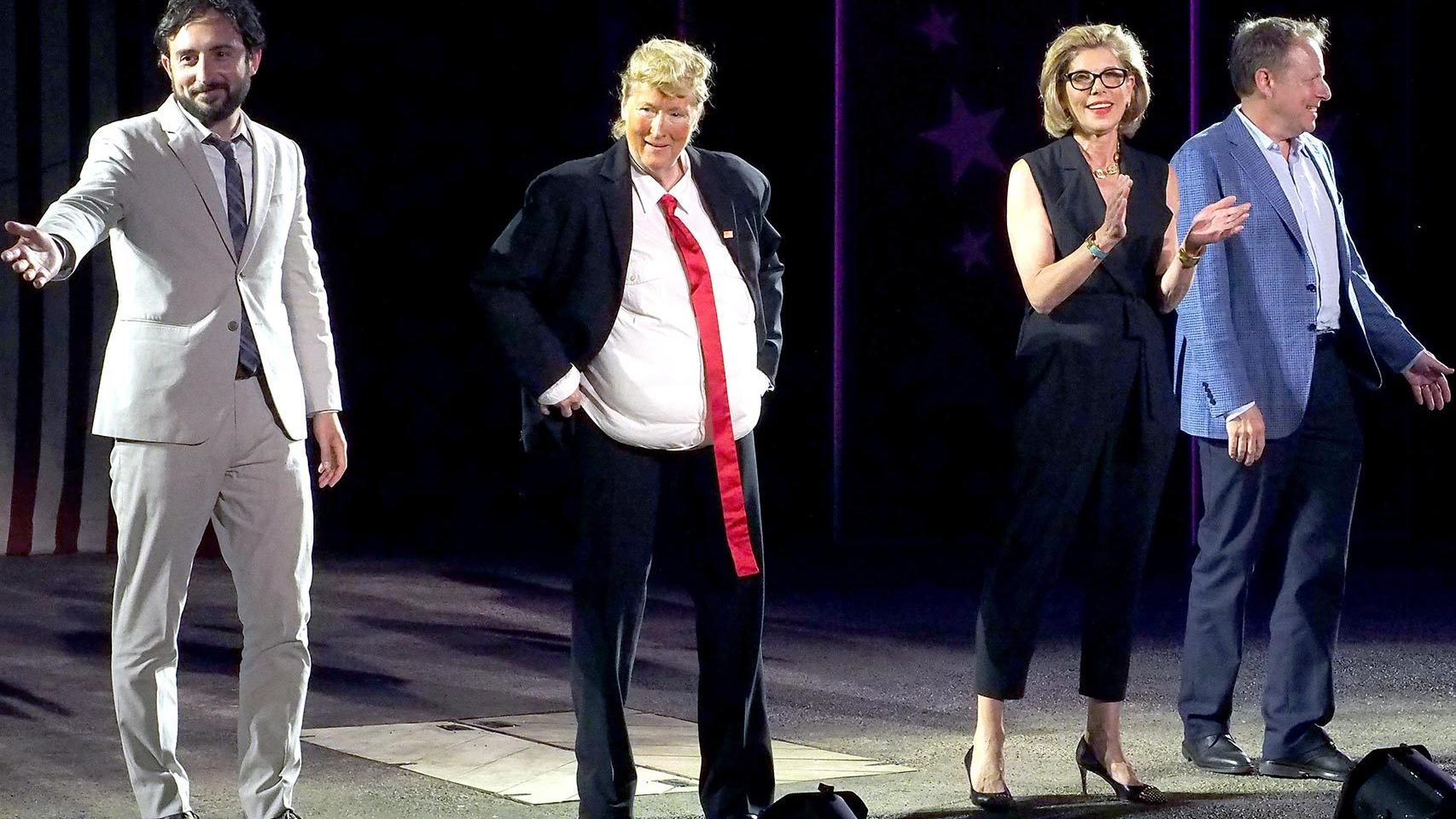 Meryl Streep parodiando a Donald Trump en la Gala Public Theater de Nueva York