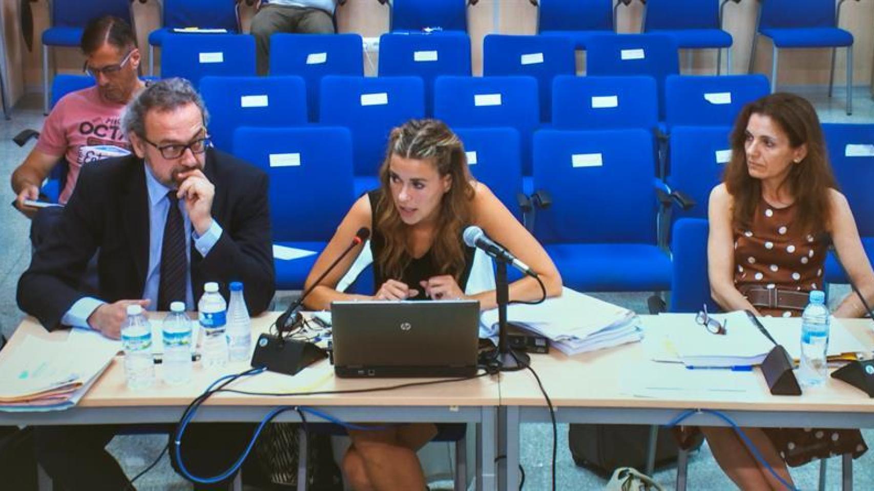 Los tres funcionarios de Hacienda durante el juicio del 'caso Nóos'.