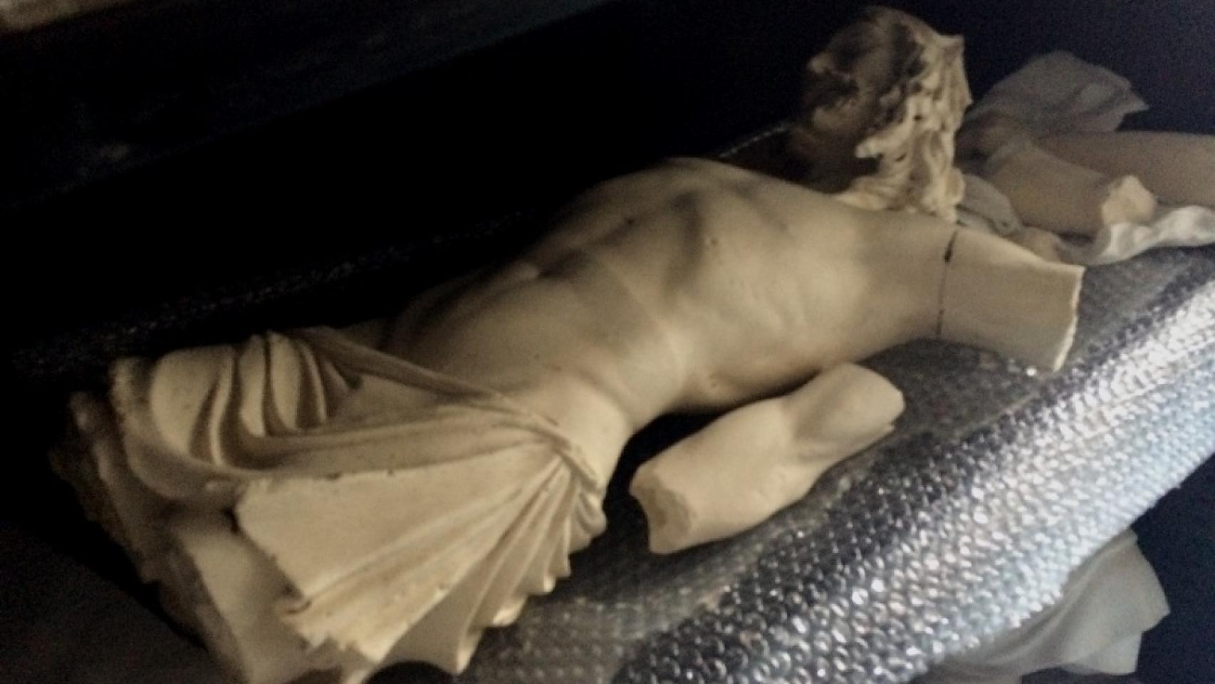 Una de las esculturas destruidas por la riada.