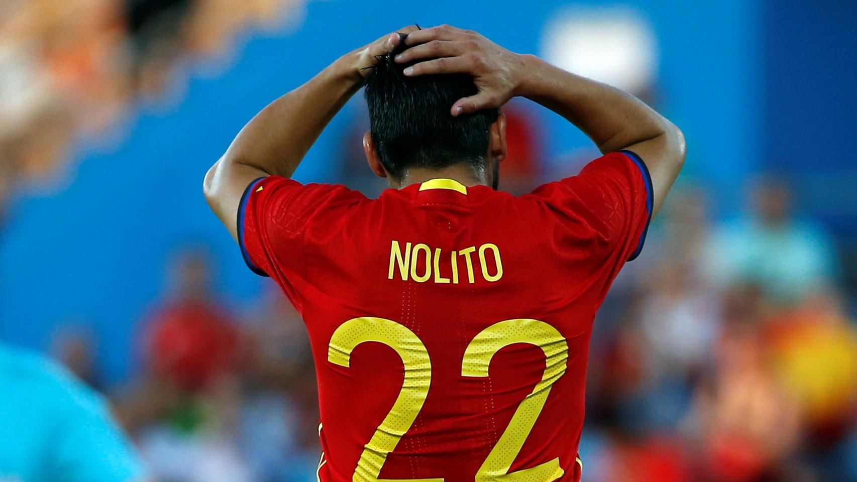Nolito se lamenta tras la derrota contra Georgia.