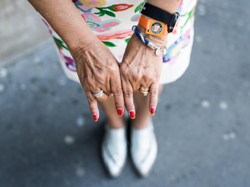 Ana María, repitiendo el gesto del yuyu con que ayudó a Muguruza.