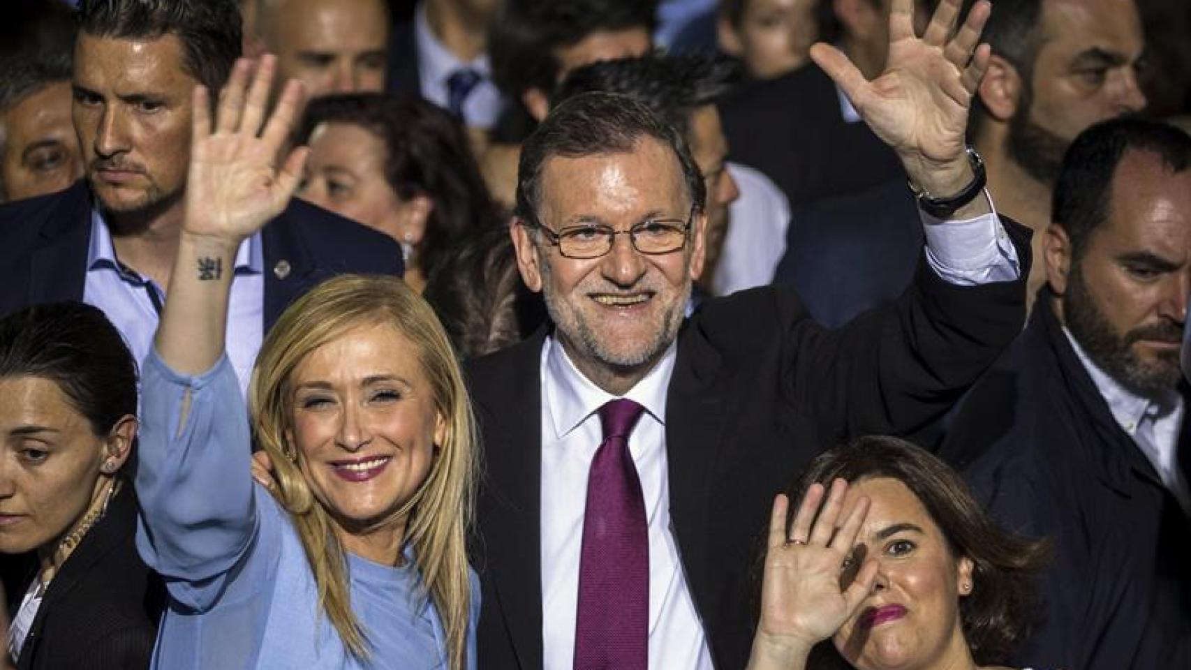 Cifuentes, Rajoy y Santamaría, anoche en el Templo de Debot