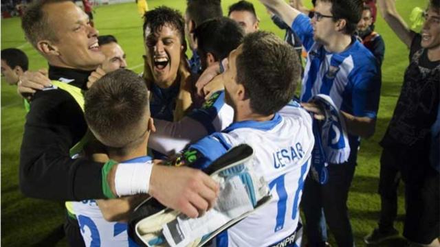 Mantovani, en el centro, tras conseguir el ascenso a Primera División.