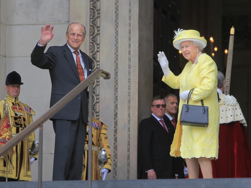Los monarcas ingleses entrando a la catedral