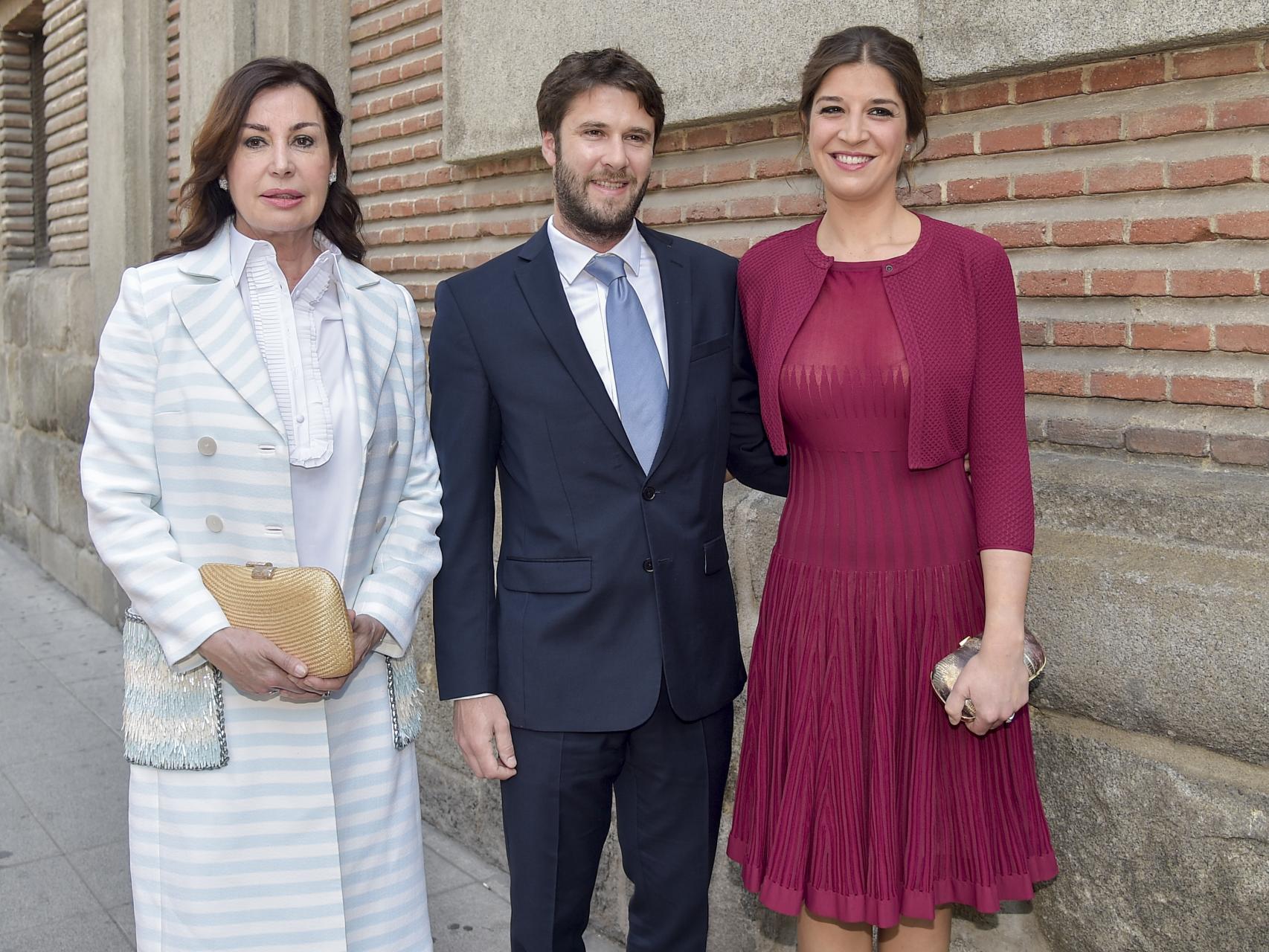 Carmen Marínez Bordiú, Benjamin Rouget y Cynthia Rossi unidos de comunión