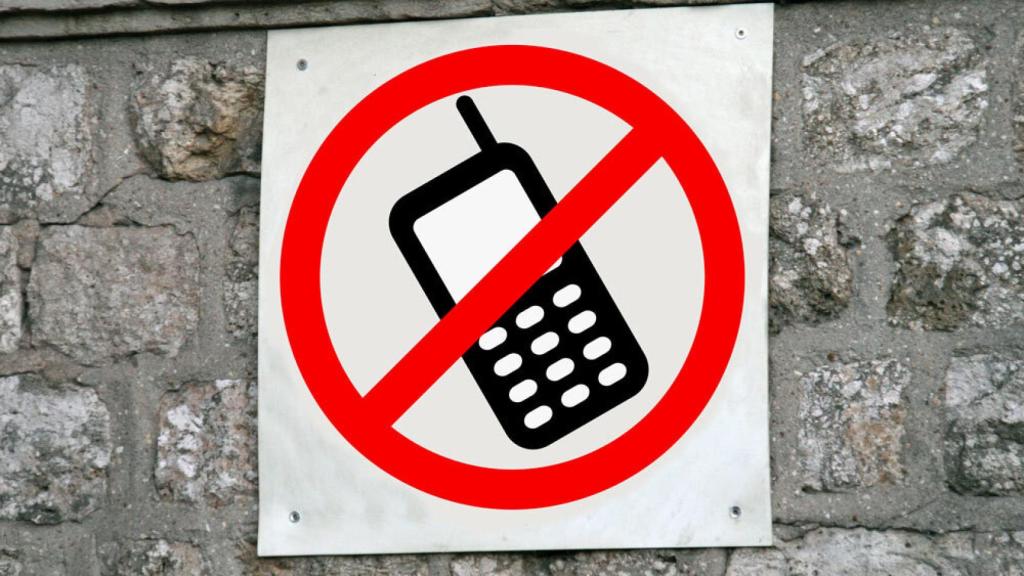Cinco lugares a los que no te dejarían entrar con el móvil