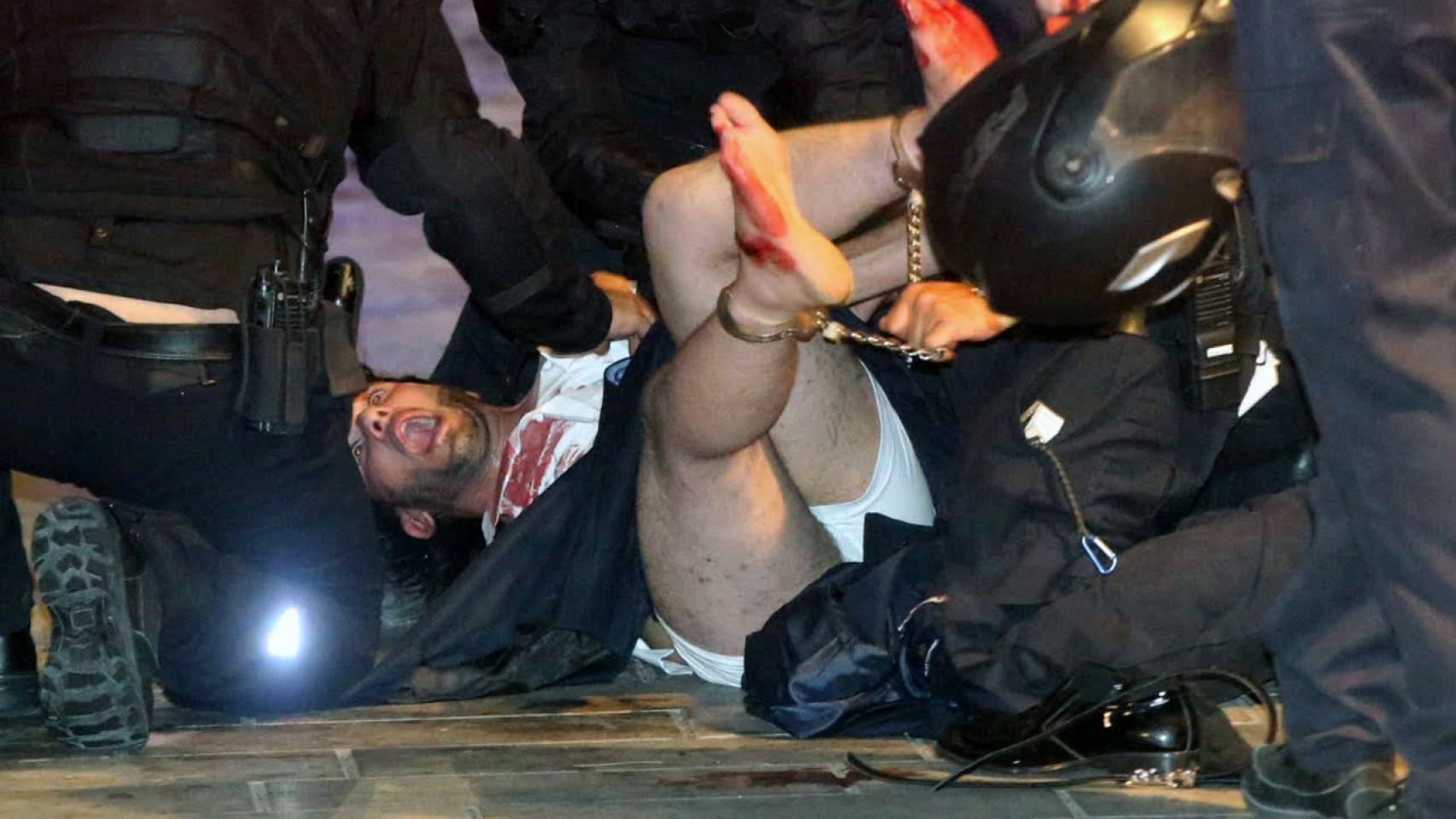 La detención de su compañero en el atentado dio la pista al agente sobre su equivocación.