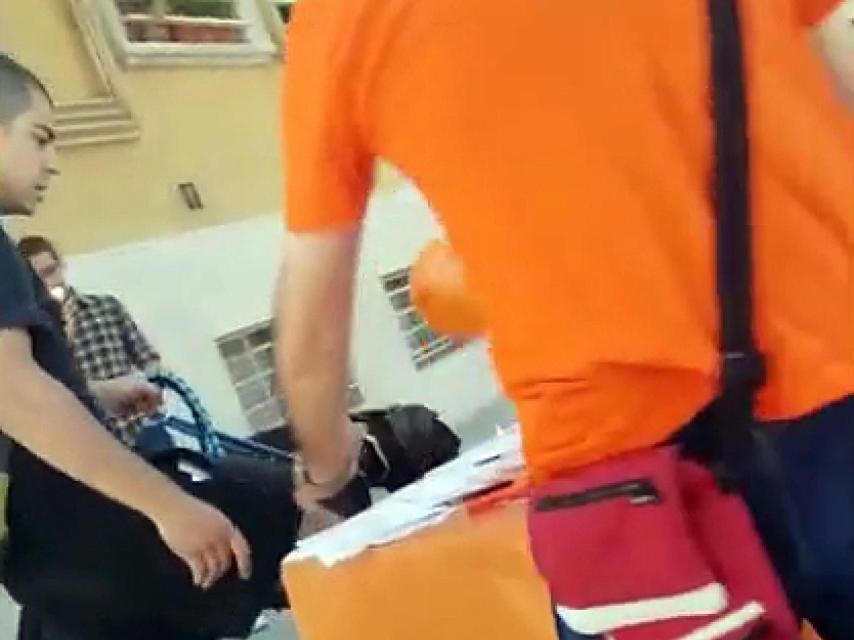 Captura del vídeo en el que un joven revienta un acto de Ciudadanos.