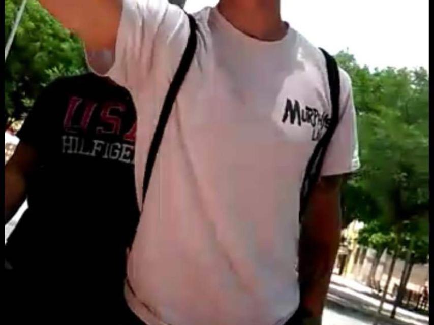 Imagen de uno de los que ha acosado a los afiliados de Ciudadanos en Vallecas.