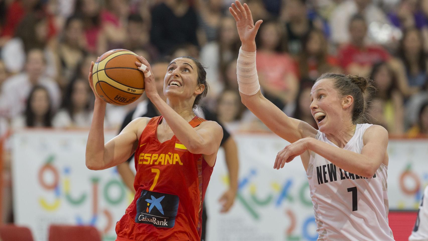 Torrens intenta anotar en un amistoso contra Nueva Zelanda.