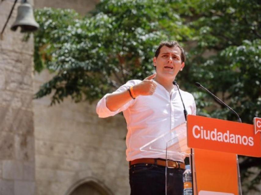 Albert Rivera es el único candidato que da un mitin este domingo.