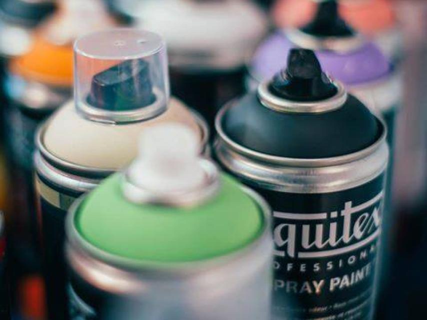 Sprays para los graffitis de Pinta Malasaña.