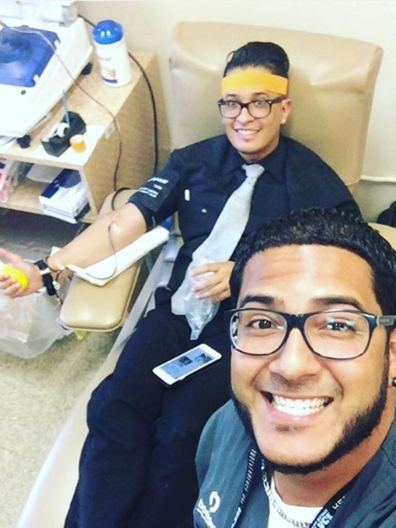 Simón Carrillo donó sangre en Florida a principios de junio a pesar de la prohibición en ese Estado para los gays.