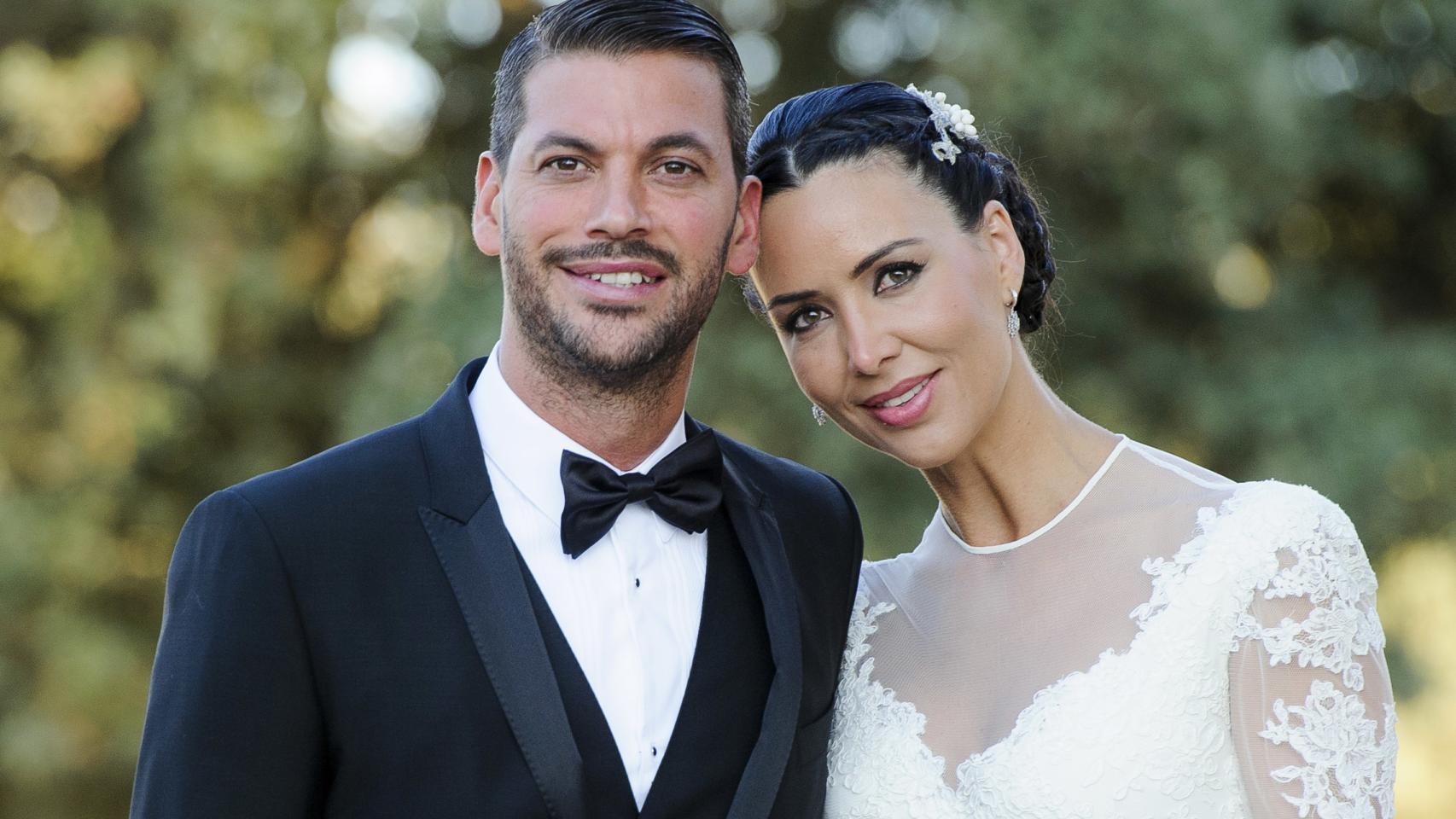 Vania Millán y René Ramos el día de su boda