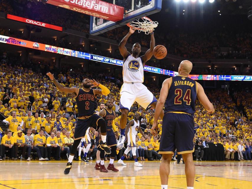 Harrison Barnes machaca en el primer partido de las finales.