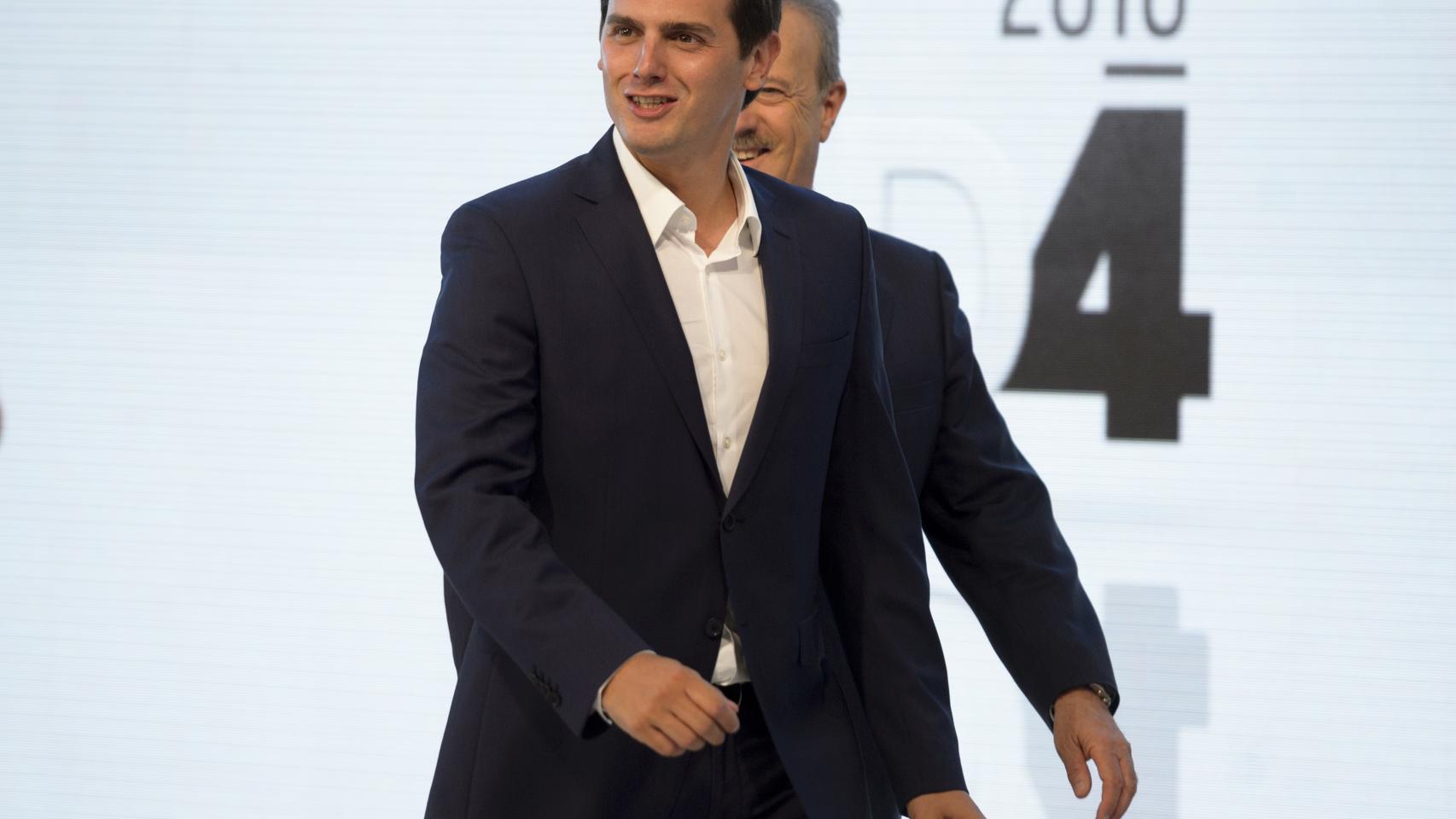 Albert Rivera falló al no ponerse corbata