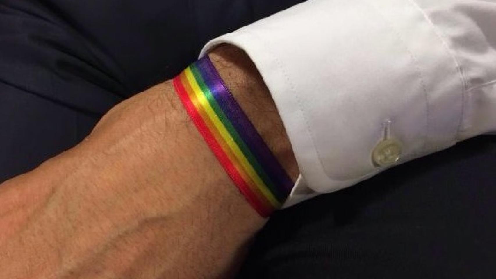 La muñeca de Sánchez, del color del arco iris.