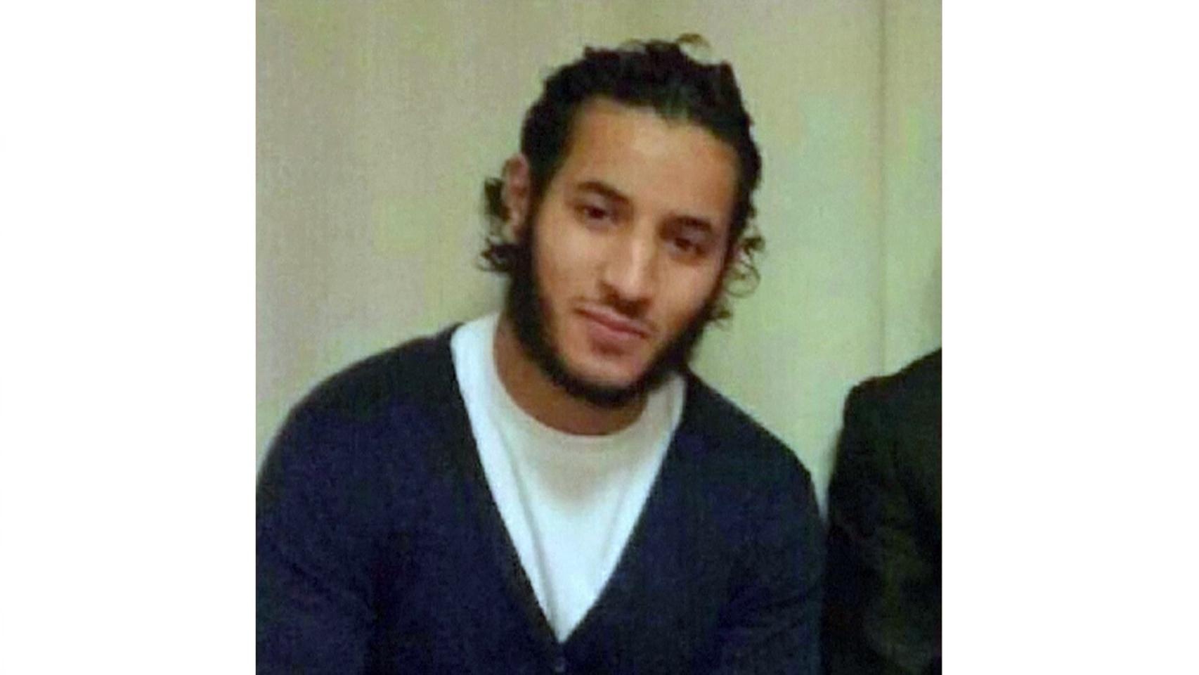 Larossi Abballa tenía 25 años y era impredecible y discreto según el juez que llevó su caso anterior.