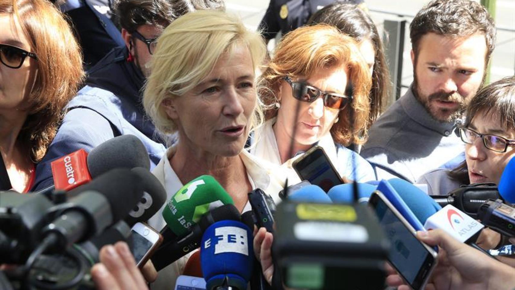 Ana Duato comparece ante los medios de comunicación después de la comparecencia