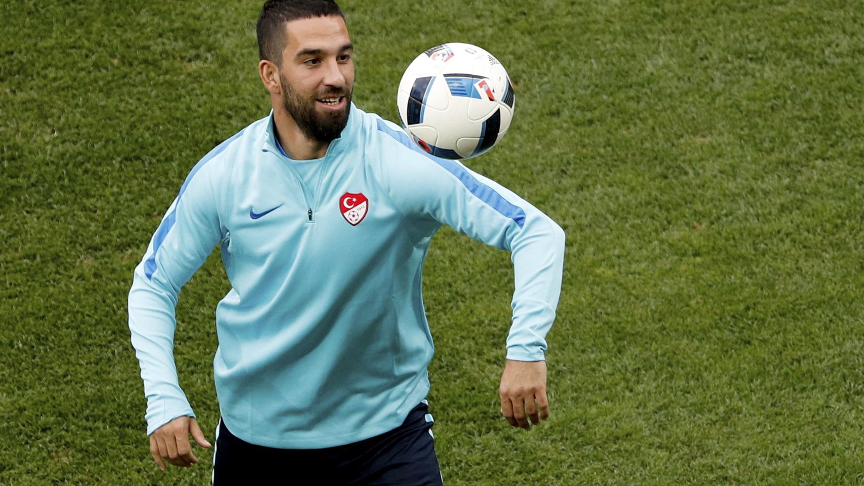 Arda Turan, en el entrenamiento previo ante España.