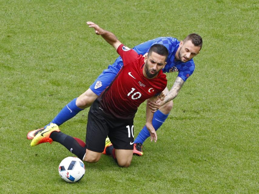 Arda Turan ante Croacia.