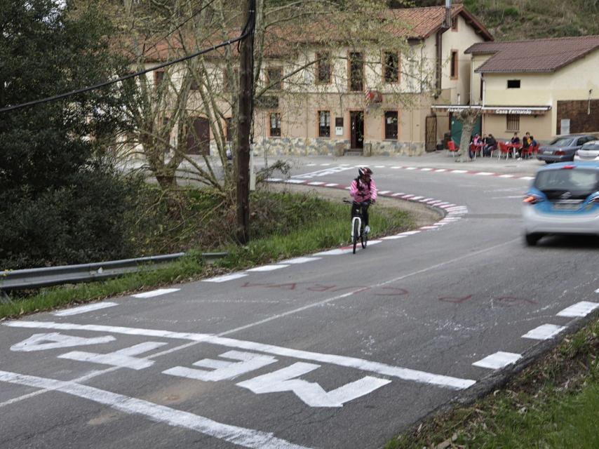 Los corredores pintaron incluso un circuito improvisado.