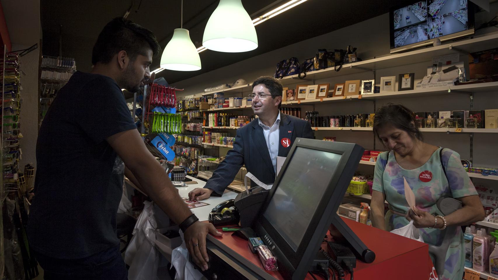 La campaña, unida al Ramadán, está resultando extenuante para el candidato.