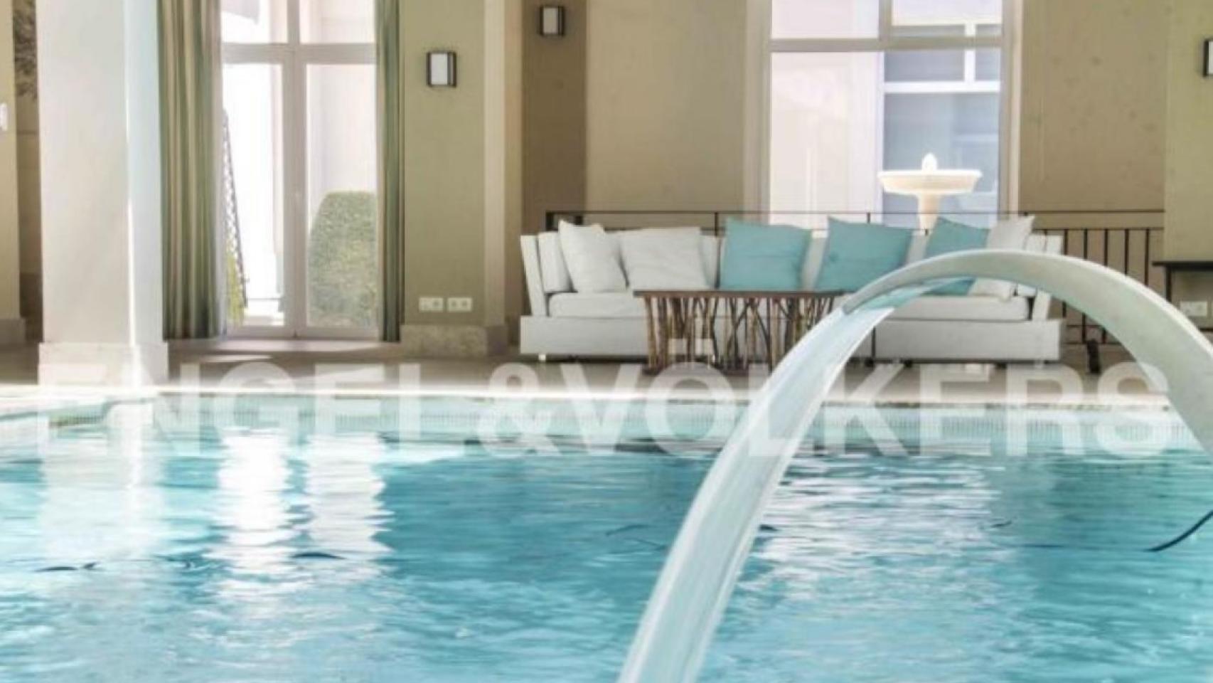 Piscina cubierta del palacete de Campos