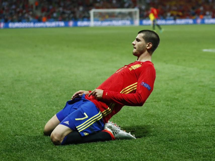 Morata celebra uno de sus goles ante Turquía.