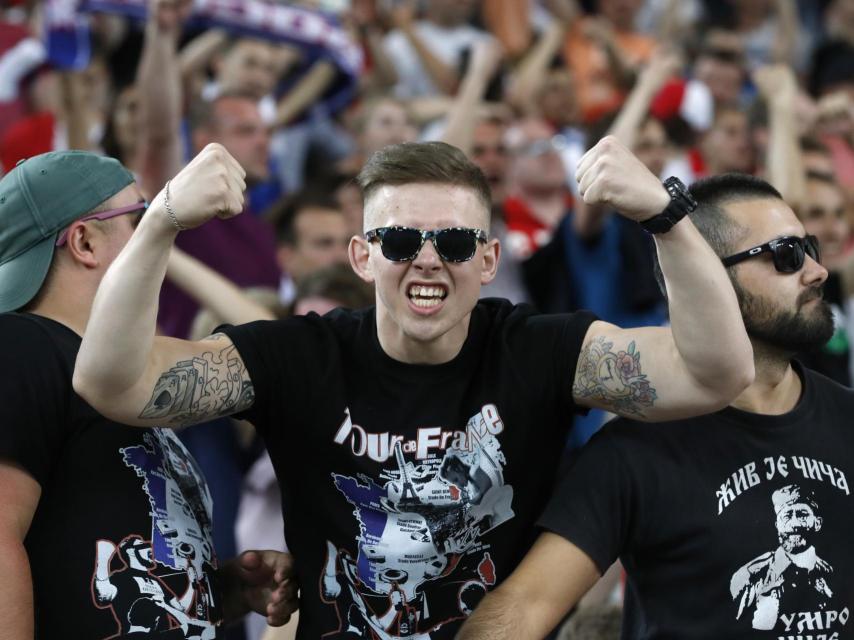 Hooligans rusos en las inmediaciones del Velodrome de Marsella la pasada semana.