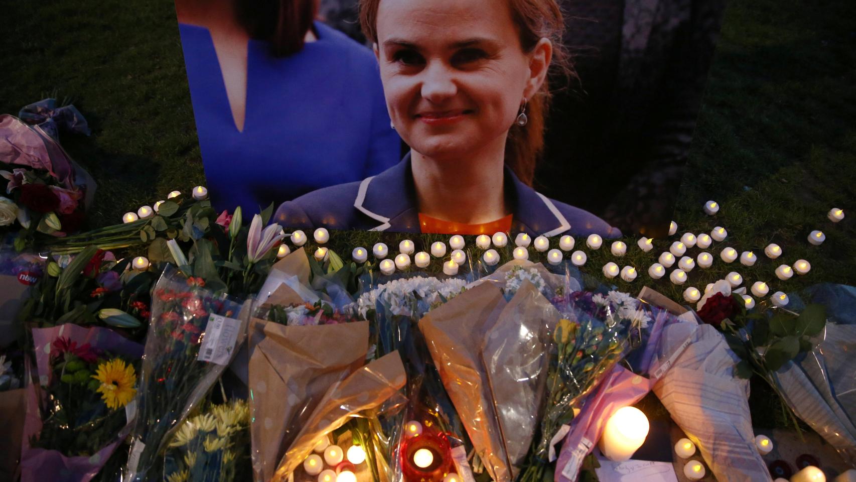 Homenaje a la diputada británica asesinada, Jo Cox, ante el Parlamento en Londres.