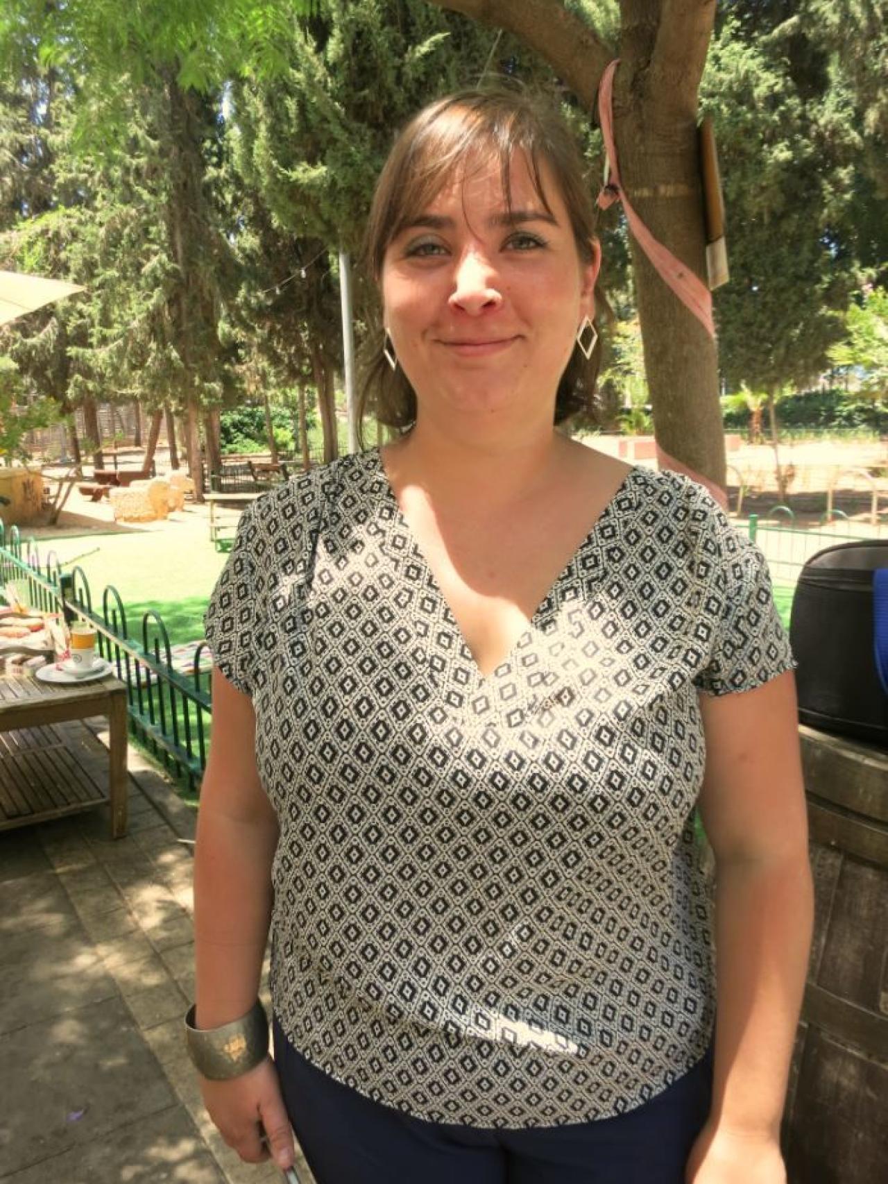 Hadas trabaja en el Open House de Jerusalén.