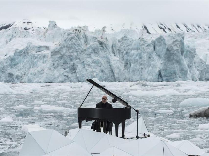 El pianista italiano Ludovico Einaudi en plena acción.